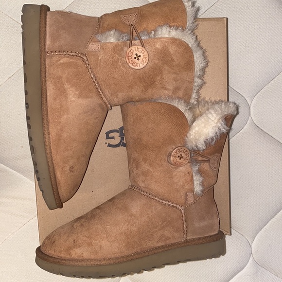 Bailey button uggs - Picture 3 of 5